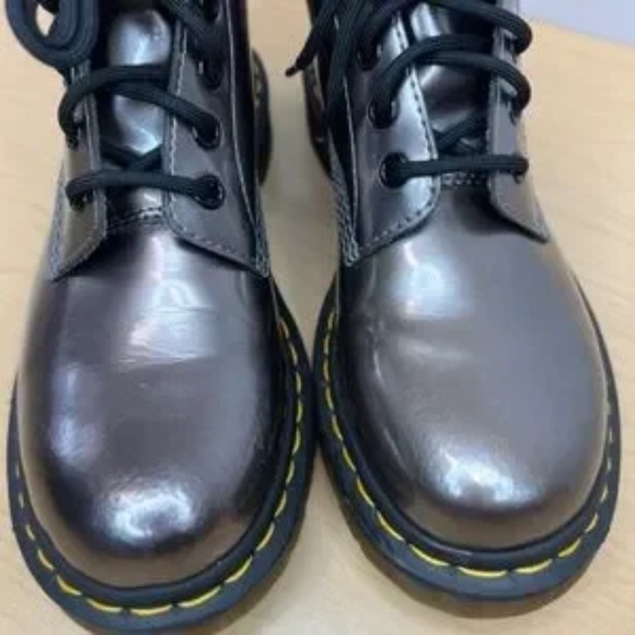 Doc Martens 1460 Pascal Metallic Pewter Patent Leather Women’s 7 Boots - Picture 5 of 17